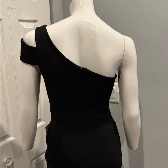 NWOT Betsy & Adam one shoulder crepe trumpet gown - Picture 9 of 13